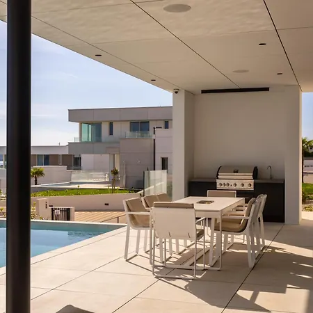 Lioqa Курортный комплекс Углян